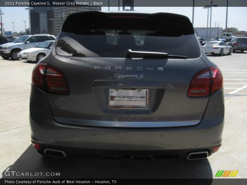 Meteor Grey Metallic / Black 2011 Porsche Cayenne S