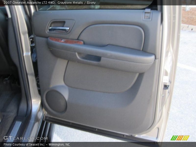 Graystone Metallic / Ebony 2007 Chevrolet Avalanche LTZ 4WD