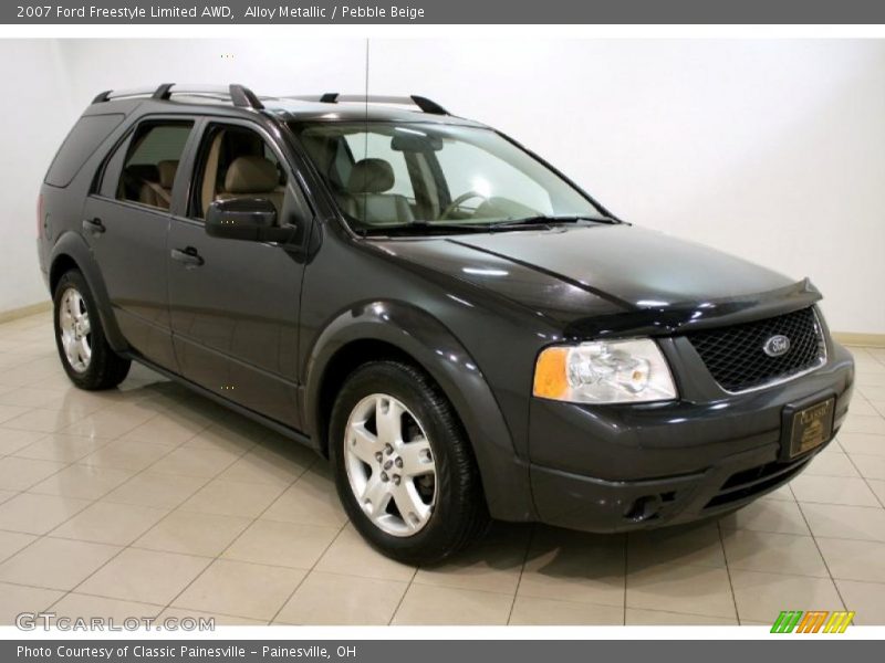 Front 3/4 View of 2007 Freestyle Limited AWD