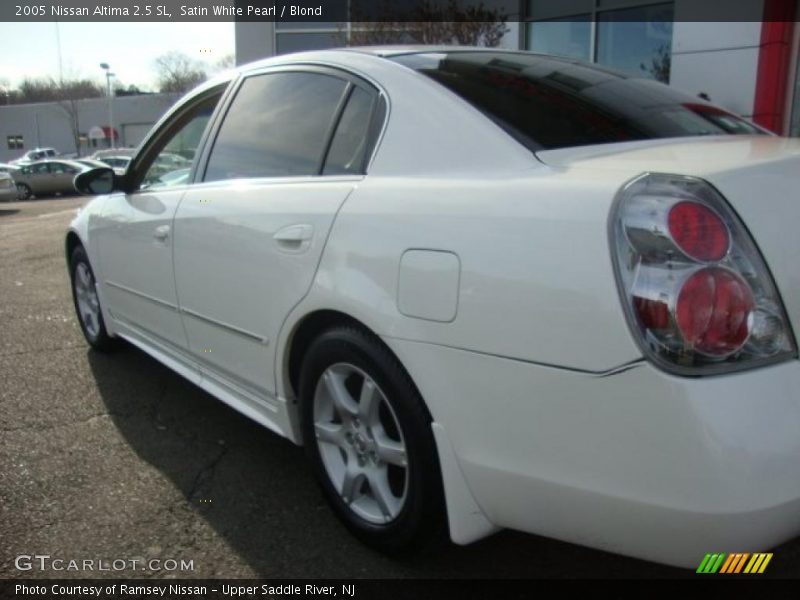 Satin White Pearl / Blond 2005 Nissan Altima 2.5 SL