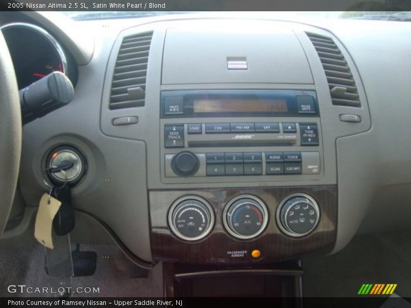Satin White Pearl / Blond 2005 Nissan Altima 2.5 SL