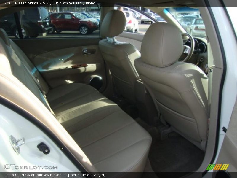 Satin White Pearl / Blond 2005 Nissan Altima 2.5 SL