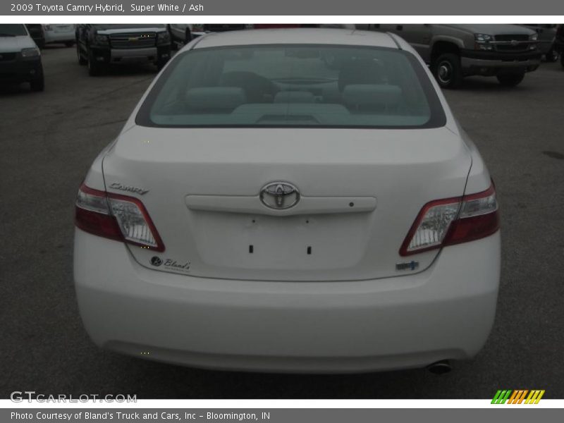 Super White / Ash 2009 Toyota Camry Hybrid