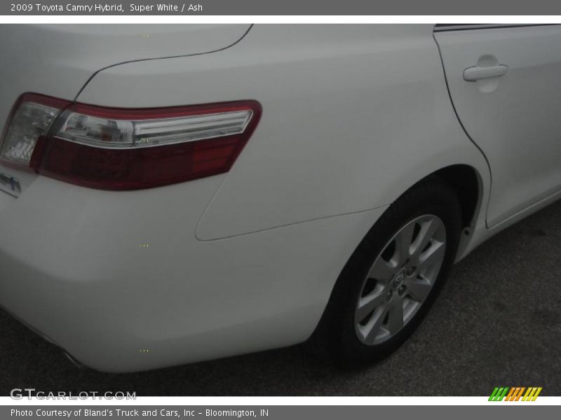 Super White / Ash 2009 Toyota Camry Hybrid