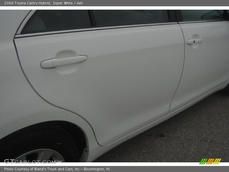 Super White / Ash 2009 Toyota Camry Hybrid