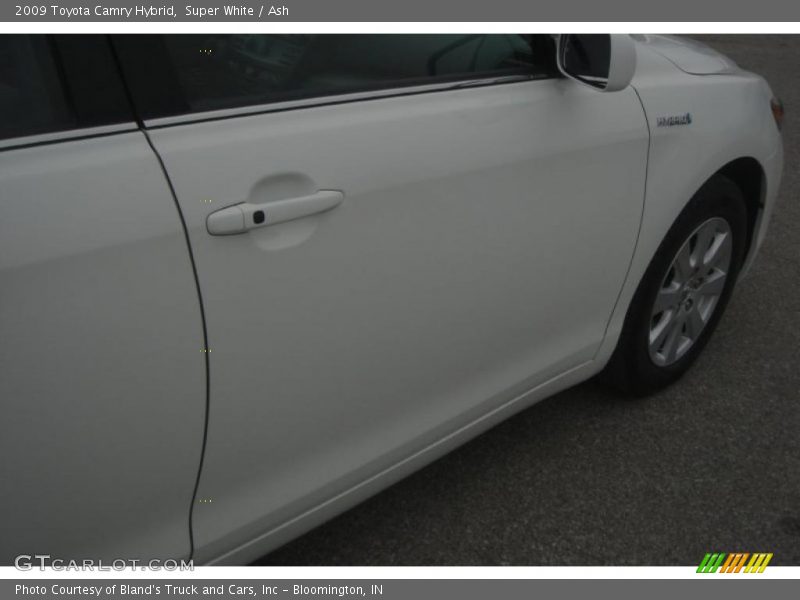 Super White / Ash 2009 Toyota Camry Hybrid