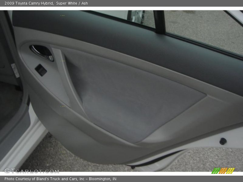 Super White / Ash 2009 Toyota Camry Hybrid