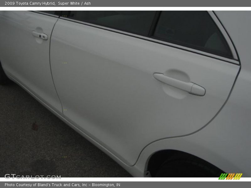 Super White / Ash 2009 Toyota Camry Hybrid