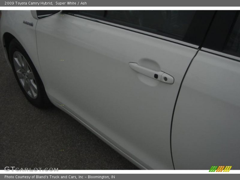 Super White / Ash 2009 Toyota Camry Hybrid