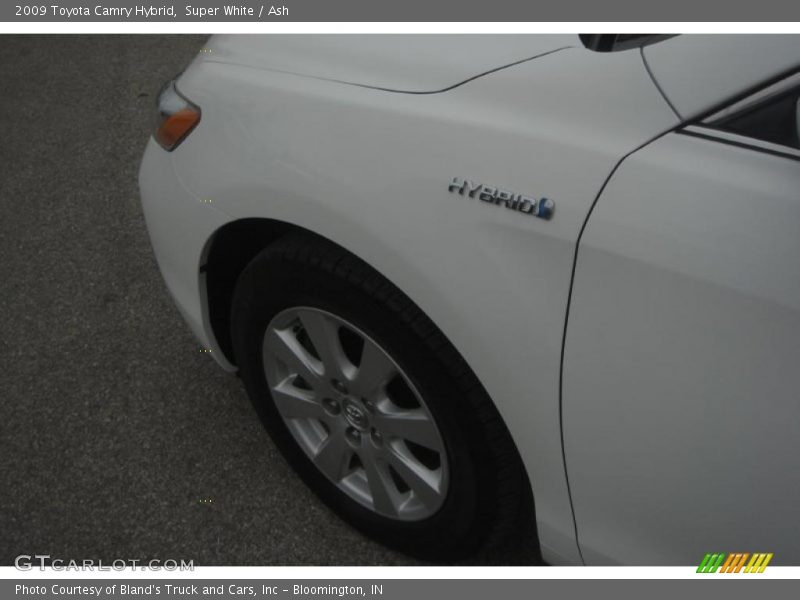 Super White / Ash 2009 Toyota Camry Hybrid