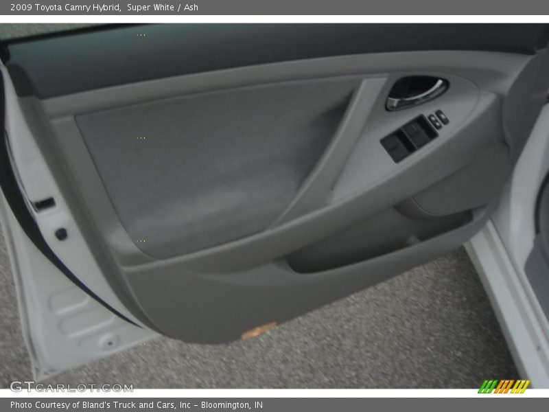 Super White / Ash 2009 Toyota Camry Hybrid
