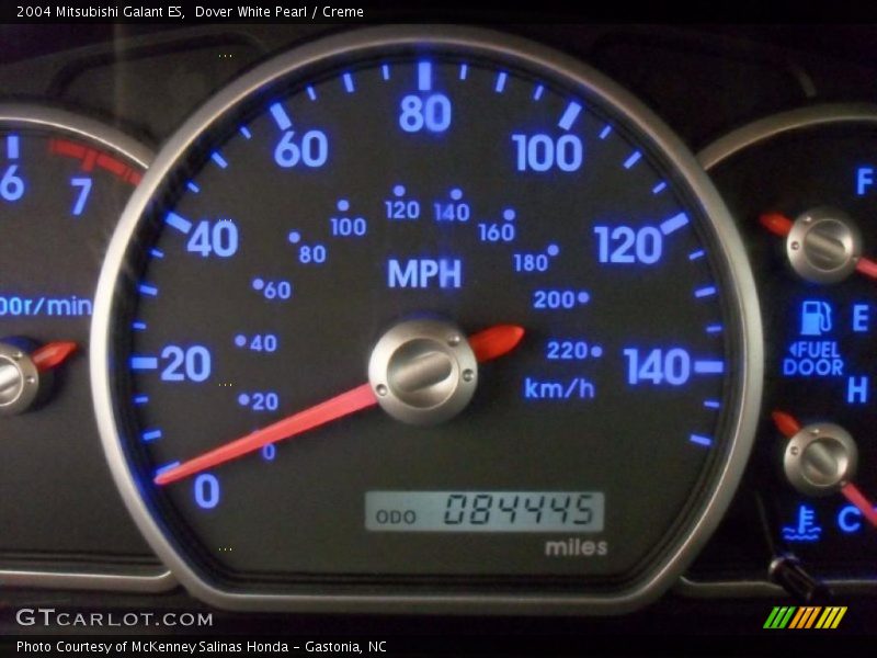 Dover White Pearl / Creme 2004 Mitsubishi Galant ES