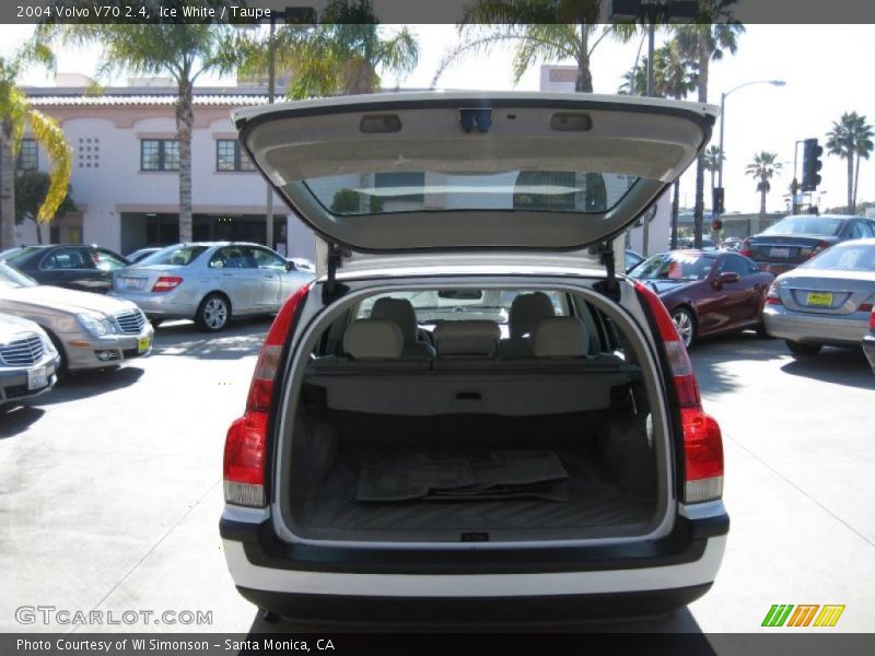 Ice White / Taupe 2004 Volvo V70 2.4