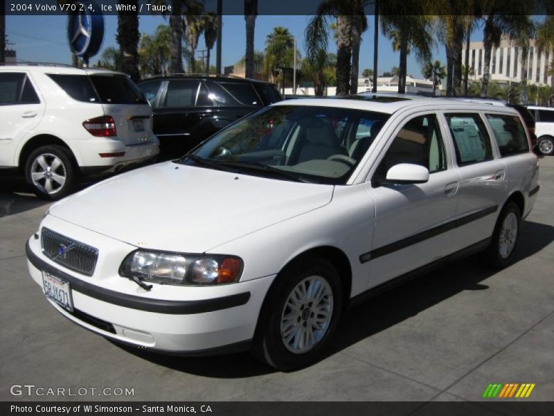 Ice White / Taupe 2004 Volvo V70 2.4