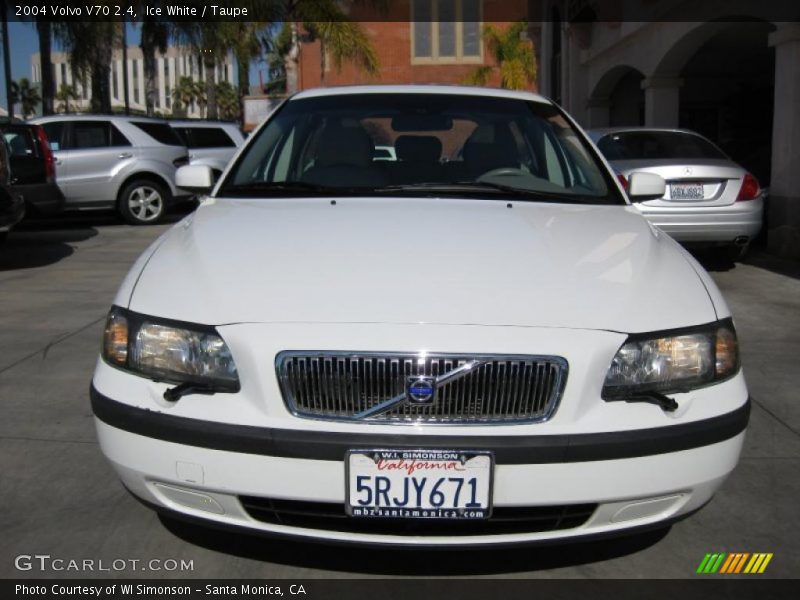 Ice White / Taupe 2004 Volvo V70 2.4