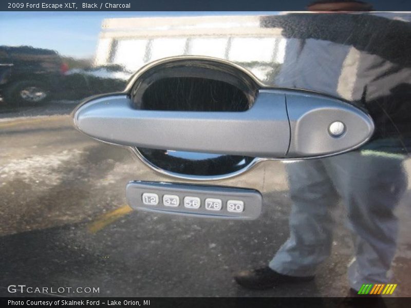 Black / Charcoal 2009 Ford Escape XLT