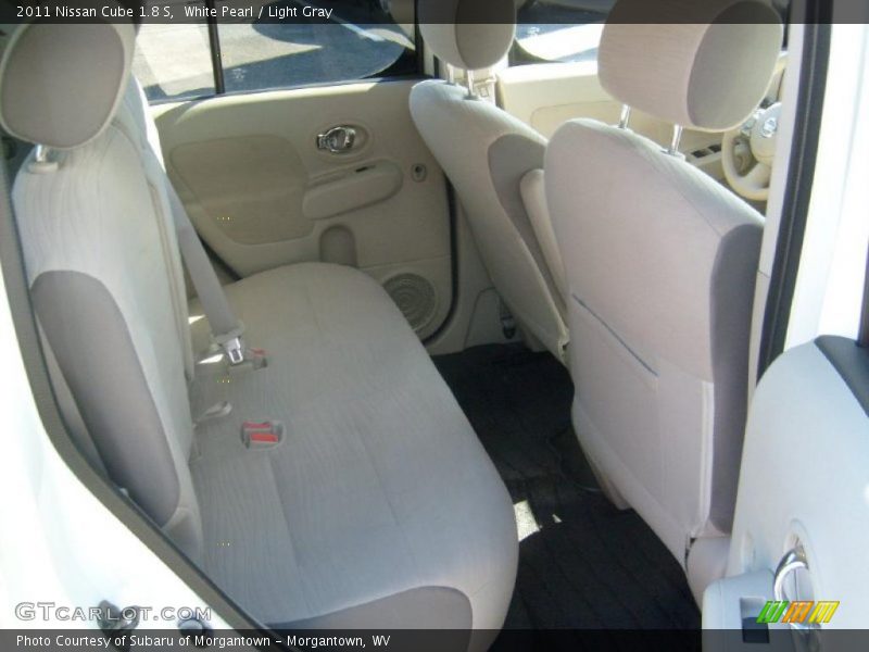  2011 Cube 1.8 S Light Gray Interior