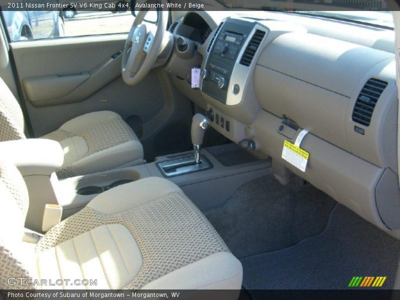 Avalanche White / Beige 2011 Nissan Frontier SV V6 King Cab 4x4