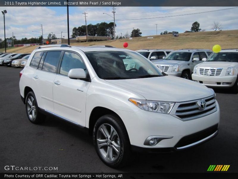 Front 3/4 View of 2011 Highlander Limited