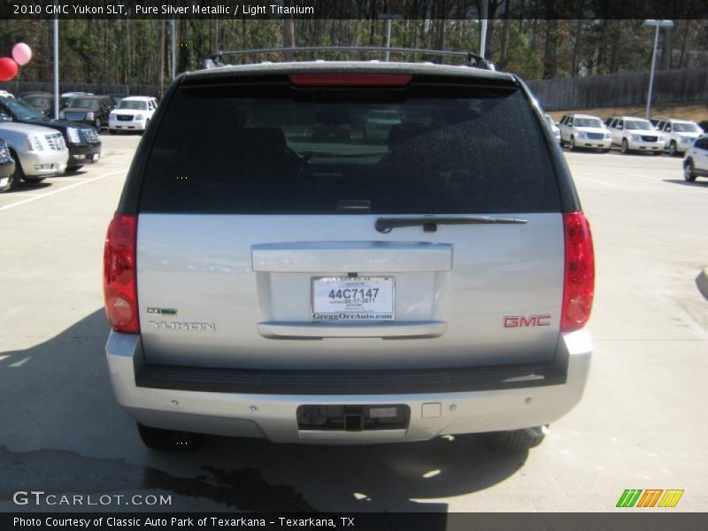Pure Silver Metallic / Light Titanium 2010 GMC Yukon SLT