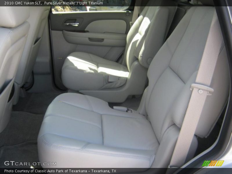 Pure Silver Metallic / Light Titanium 2010 GMC Yukon SLT