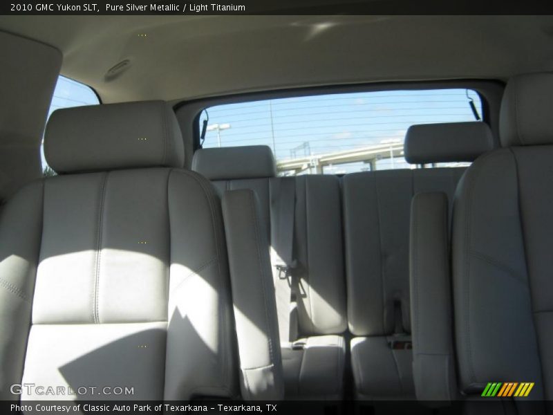 Pure Silver Metallic / Light Titanium 2010 GMC Yukon SLT