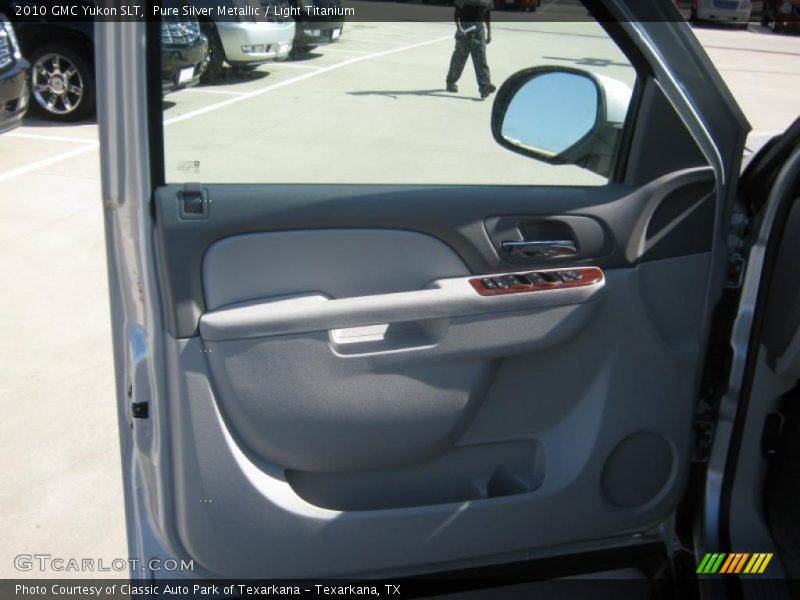 Pure Silver Metallic / Light Titanium 2010 GMC Yukon SLT