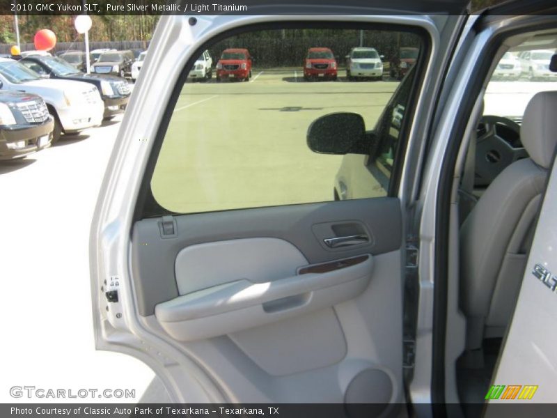 Pure Silver Metallic / Light Titanium 2010 GMC Yukon SLT