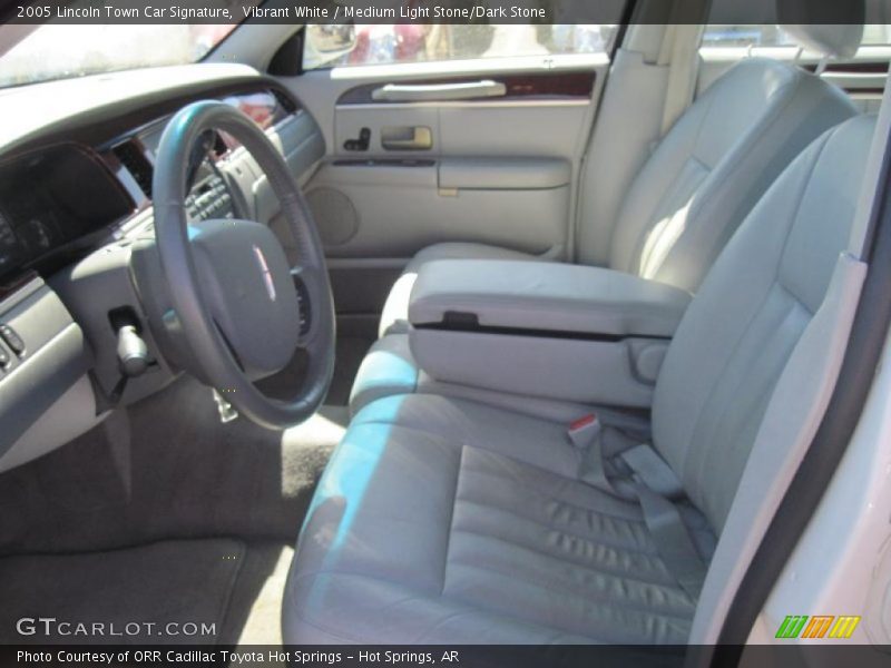 Vibrant White / Medium Light Stone/Dark Stone 2005 Lincoln Town Car Signature