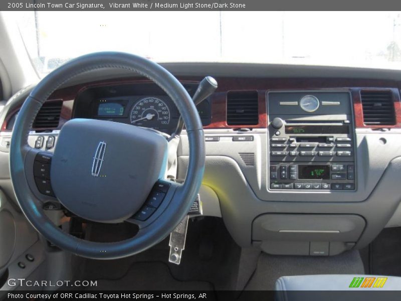 Vibrant White / Medium Light Stone/Dark Stone 2005 Lincoln Town Car Signature