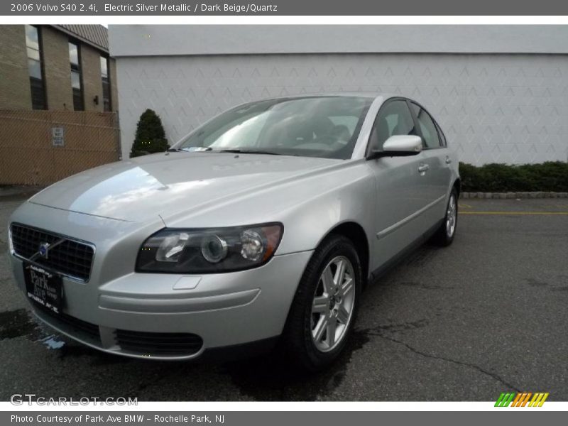 Electric Silver Metallic / Dark Beige/Quartz 2006 Volvo S40 2.4i