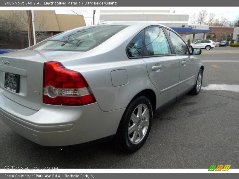 Electric Silver Metallic / Dark Beige/Quartz 2006 Volvo S40 2.4i