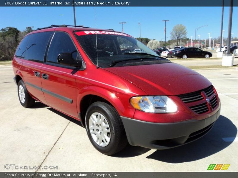 Front 3/4 View of 2007 Caravan SE