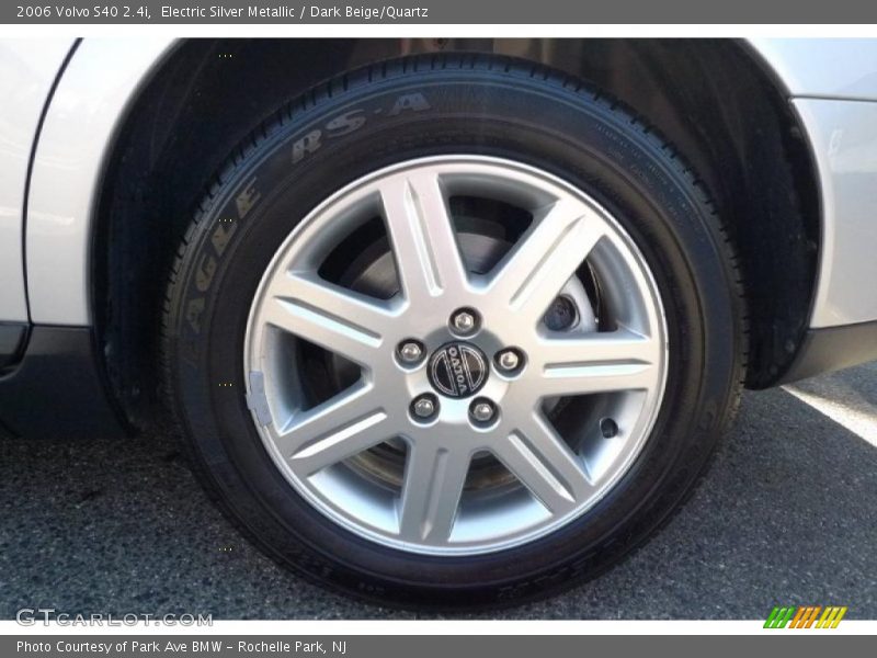 Electric Silver Metallic / Dark Beige/Quartz 2006 Volvo S40 2.4i
