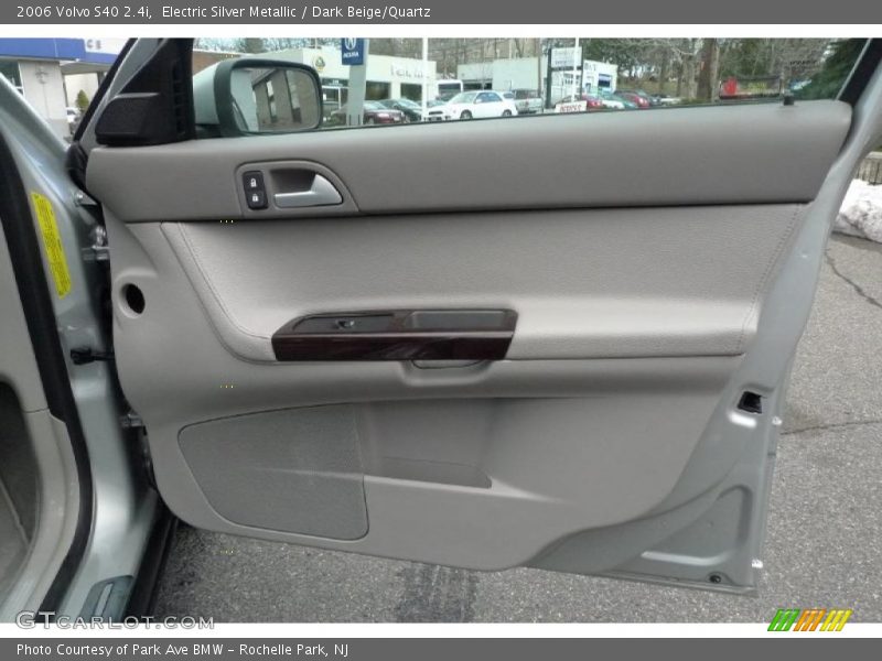 Electric Silver Metallic / Dark Beige/Quartz 2006 Volvo S40 2.4i