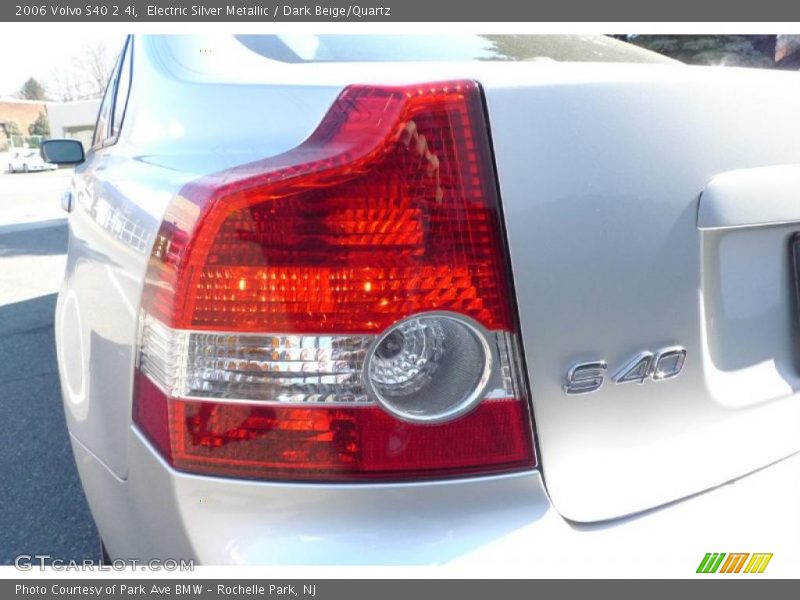 Electric Silver Metallic / Dark Beige/Quartz 2006 Volvo S40 2.4i