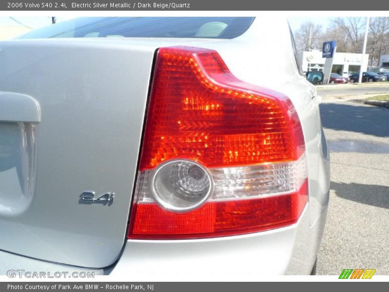 Electric Silver Metallic / Dark Beige/Quartz 2006 Volvo S40 2.4i