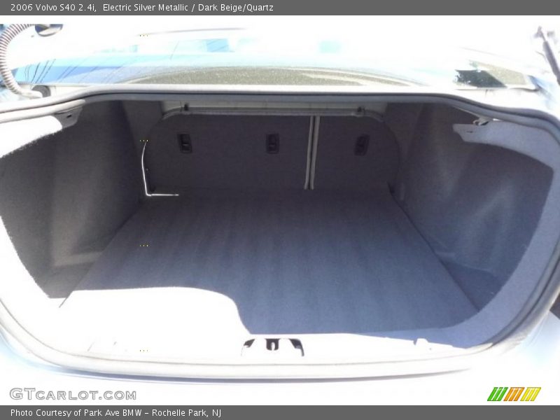 Electric Silver Metallic / Dark Beige/Quartz 2006 Volvo S40 2.4i