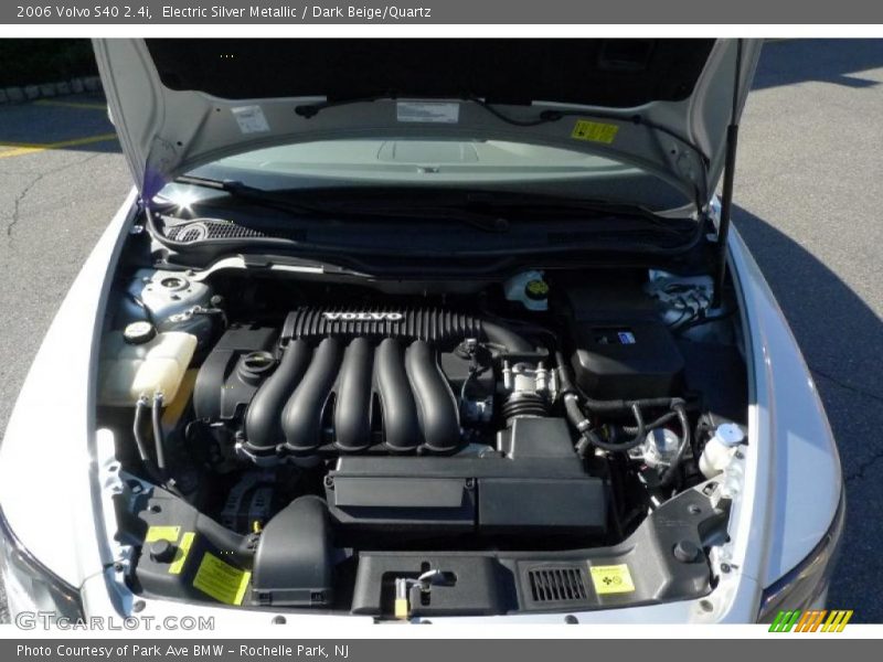 Electric Silver Metallic / Dark Beige/Quartz 2006 Volvo S40 2.4i