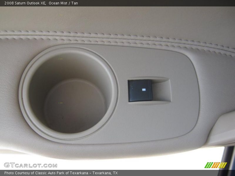 Ocean Mist / Tan 2008 Saturn Outlook XE