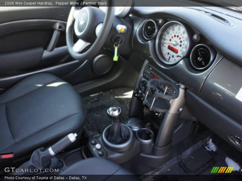 Pepper White / Panther Black 2006 Mini Cooper Hardtop