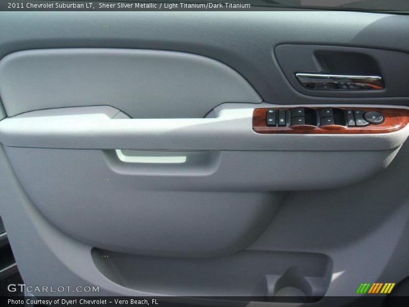 Sheer Silver Metallic / Light Titanium/Dark Titanium 2011 Chevrolet Suburban LT