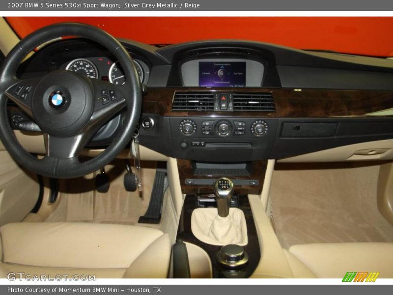 Dashboard of 2007 5 Series 530xi Sport Wagon