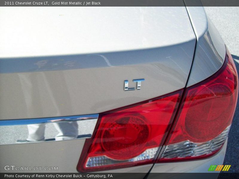 Gold Mist Metallic / Jet Black 2011 Chevrolet Cruze LT