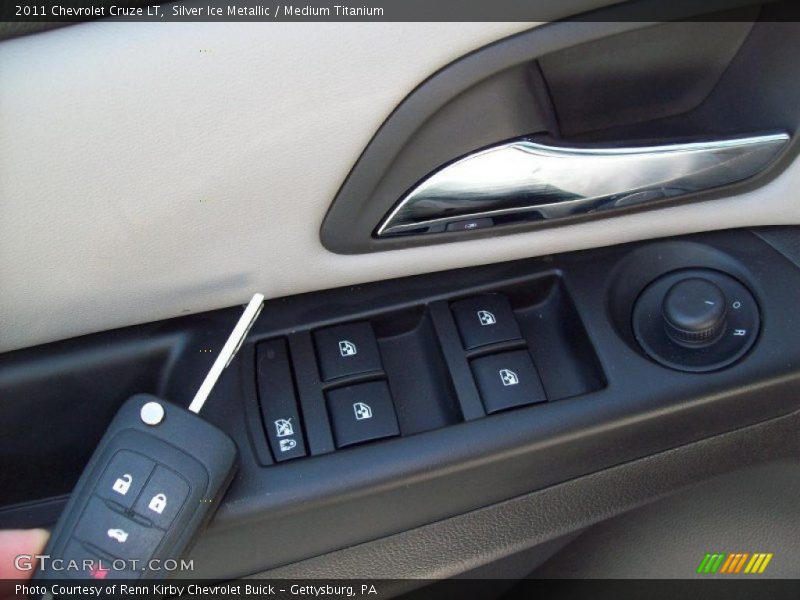 Silver Ice Metallic / Medium Titanium 2011 Chevrolet Cruze LT