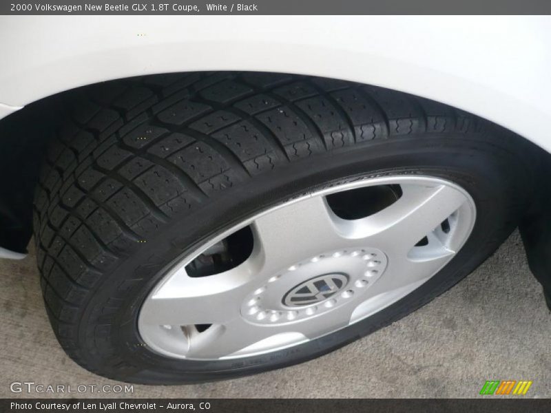 White / Black 2000 Volkswagen New Beetle GLX 1.8T Coupe