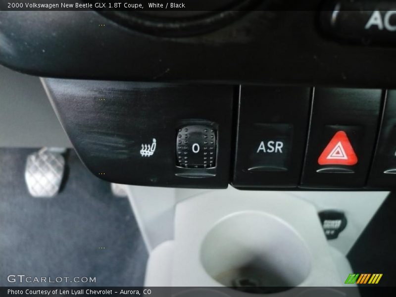 White / Black 2000 Volkswagen New Beetle GLX 1.8T Coupe