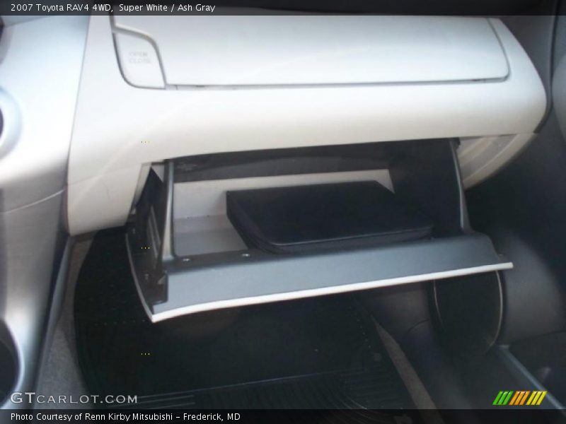 Super White / Ash Gray 2007 Toyota RAV4 4WD