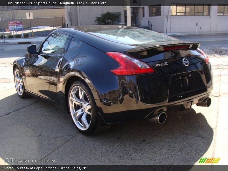 Magnetic Black / Black Cloth 2009 Nissan 370Z Sport Coupe