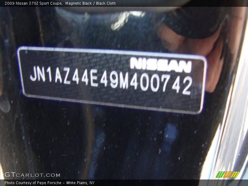 Magnetic Black / Black Cloth 2009 Nissan 370Z Sport Coupe